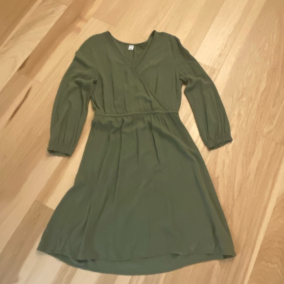 old navy green wrap dress NWOT Old Navy wrap front midi dress